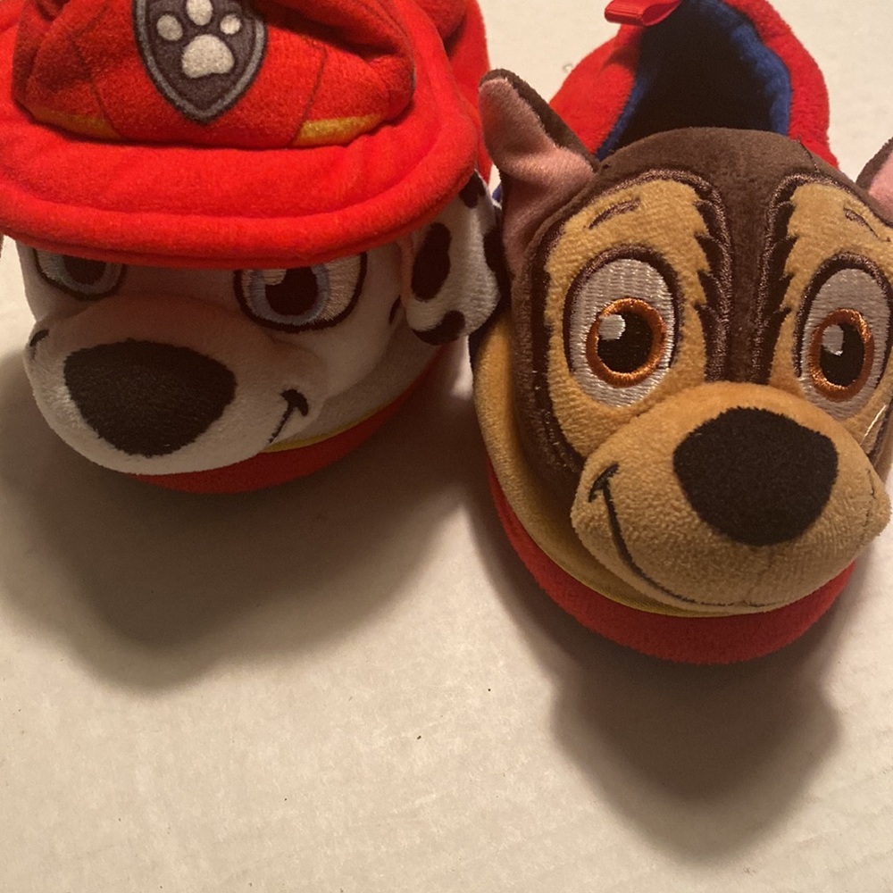 Paw Patrol kids house slippers red size 7/8